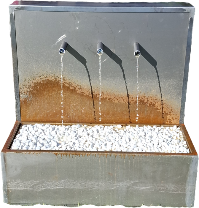 Wasserwand mit 3 Rohre und Beleuchtung