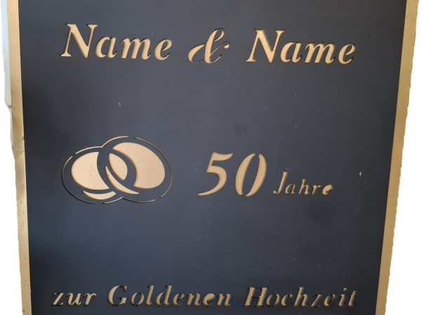 Schild mit „Ringe, Text und Namen“ Gold / Schwarz Matt Abmessungen 320 x 90 x 280 mm (B × T × H)