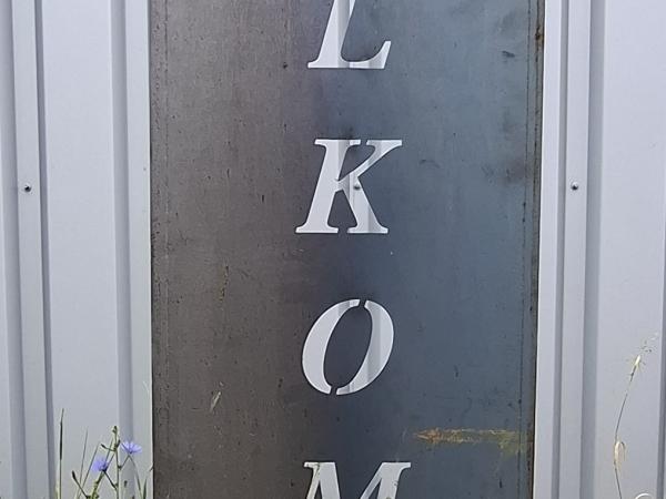 Schild mit „Willkommen“ Abmessungen 250 x 50 x 1140 mm (B × T × H)